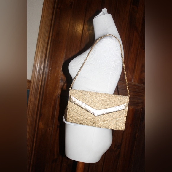 Beautiful Vintage Made in Hong Kong Metallic Gold Woven Chain Purse & wallet - Picture 2 of 15